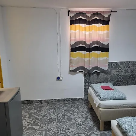 Banat 4 Hostel אכסניה *