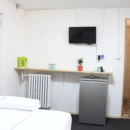 旅馆 Banat 4 Hostel *