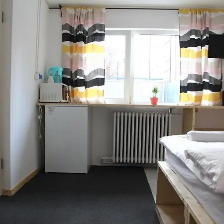 Banat 4 Hostel ホステル *